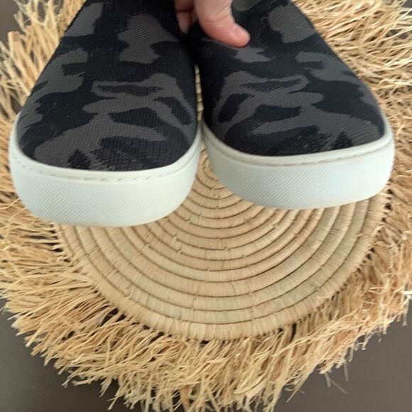 ROTHY’S The Original Slip On Sneakers Gray Camo Size 12 - Picture 6 of 16